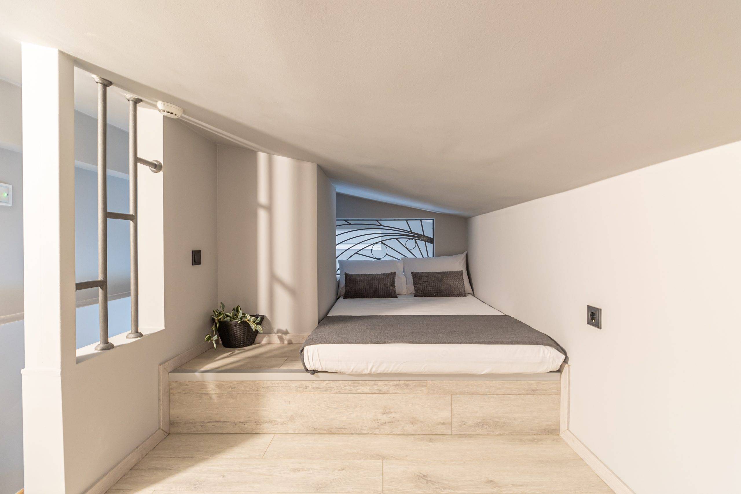 Assos Luxury VIllas-Spavaca soba potkrovlje.jpg