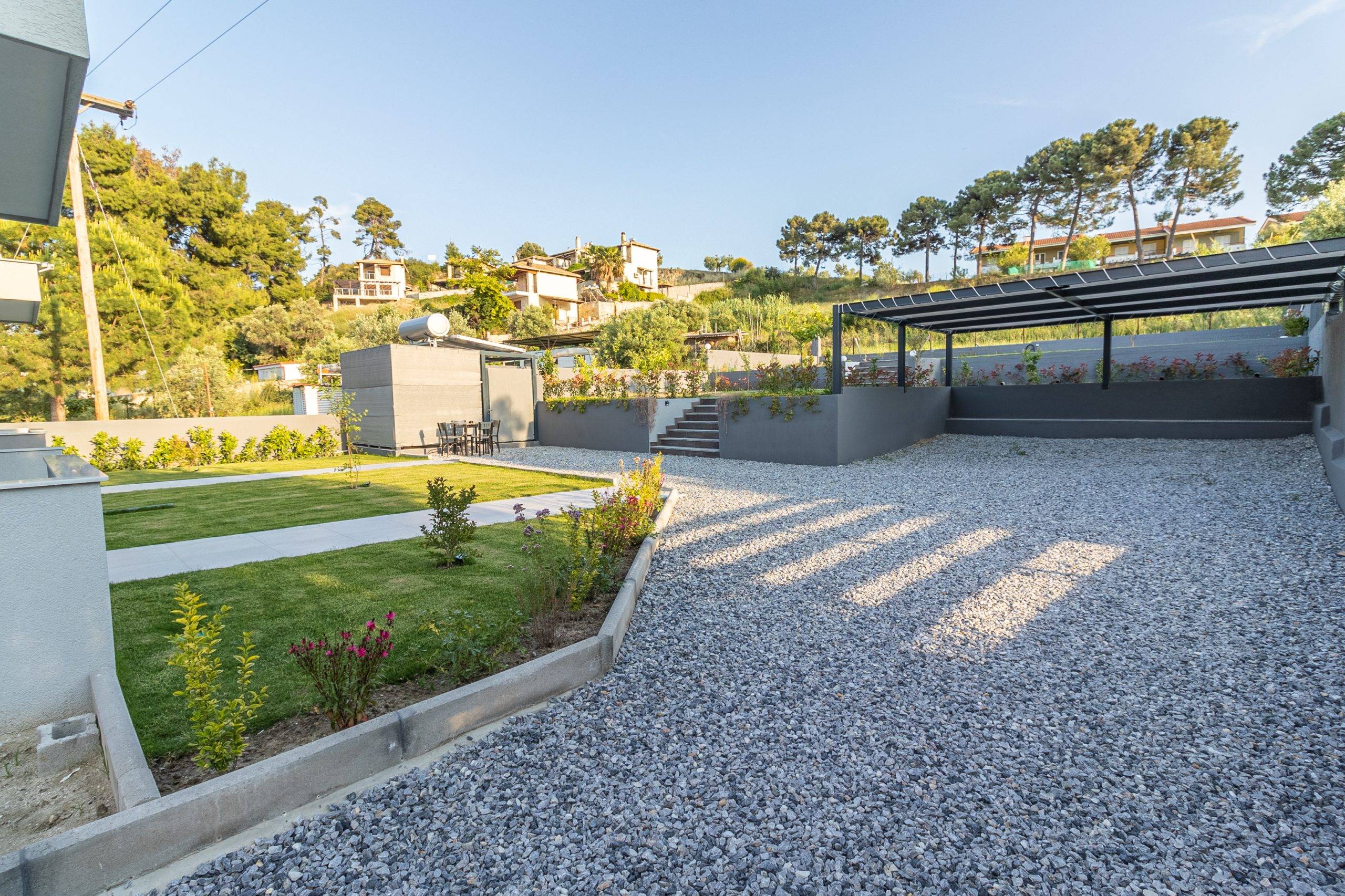 Assos Luxury Villas-Dvoriste hotela.jpg