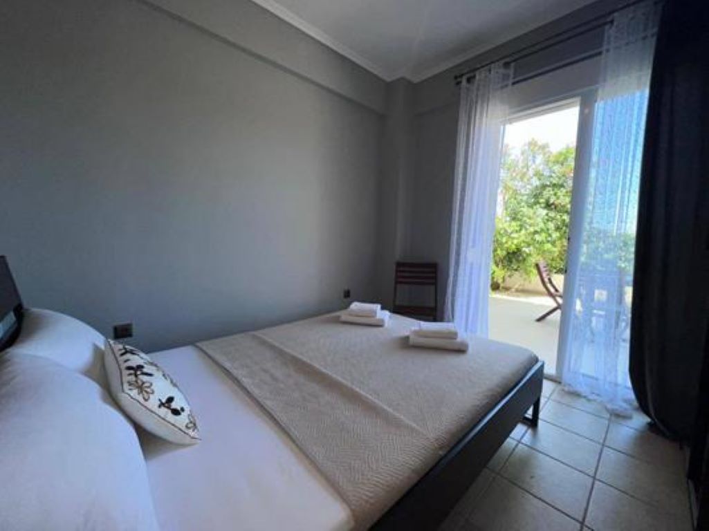 Family Apartment in Kalithea-Spavaca soba.jpg