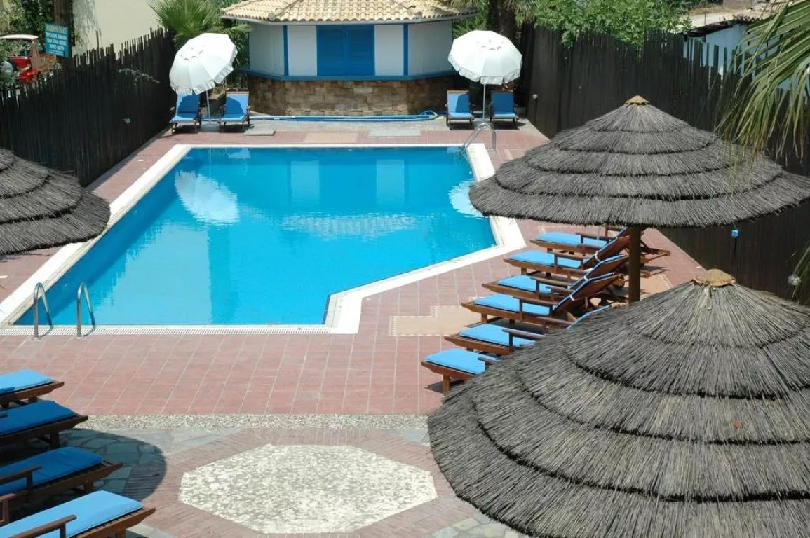 Santa Maura Studios & Apartments Lefkada-Bazen.jpg