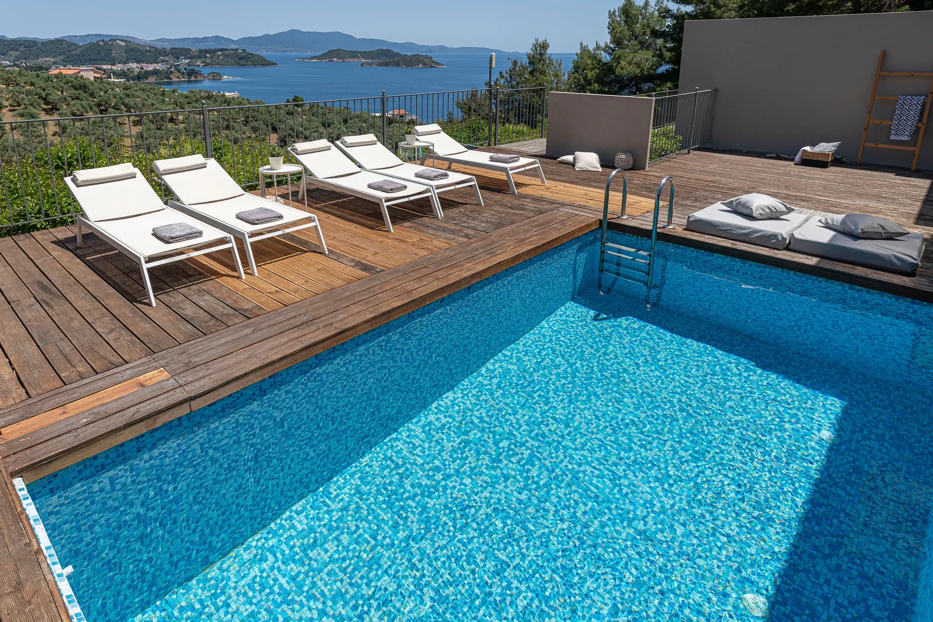 Skiathos Gea VIllas-Trosobna Villa Cassiope bazen.jpg