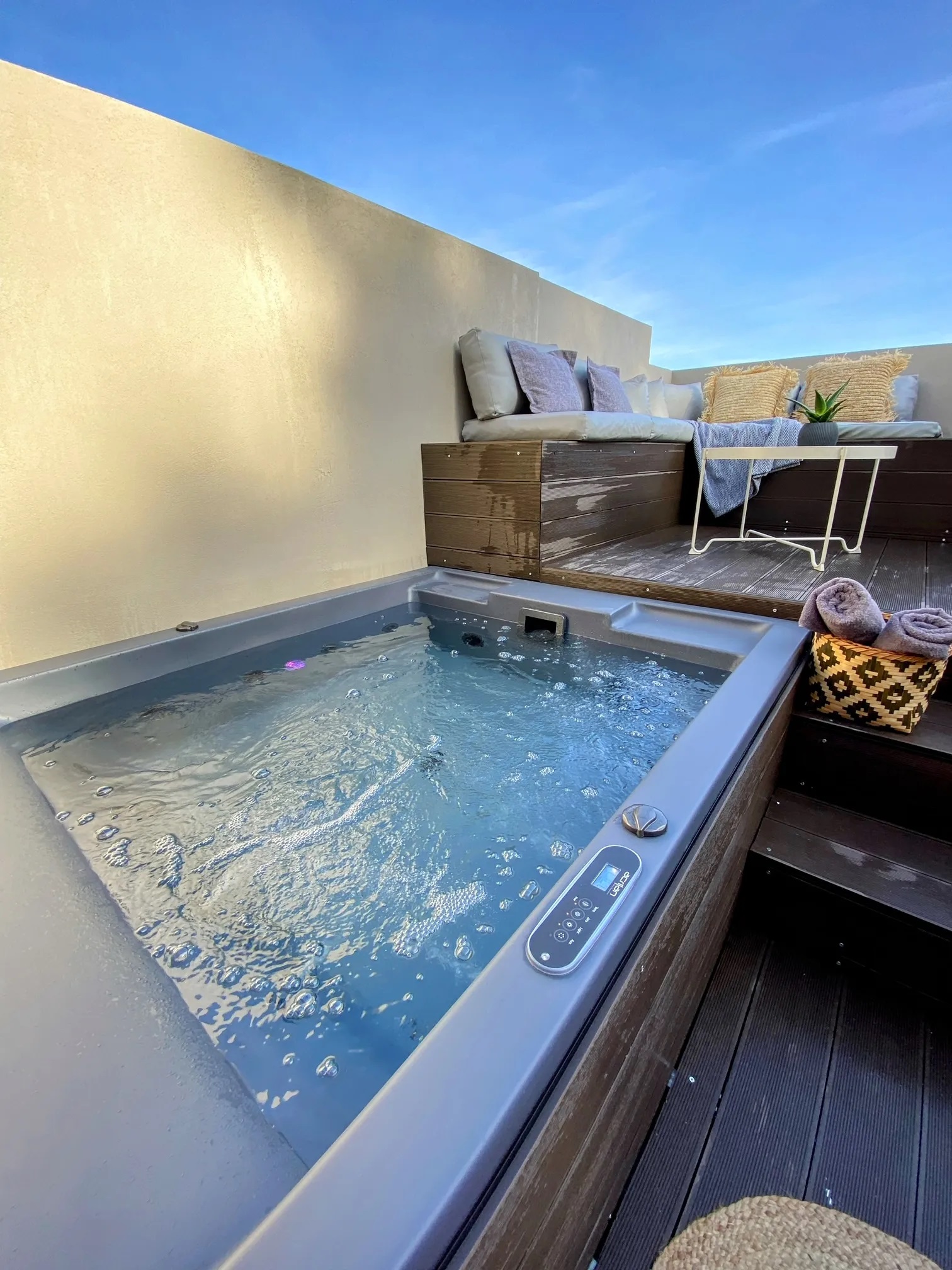 Skiathos Gea Villas-Luksuzni jednosoban suite djakuzi.jpg