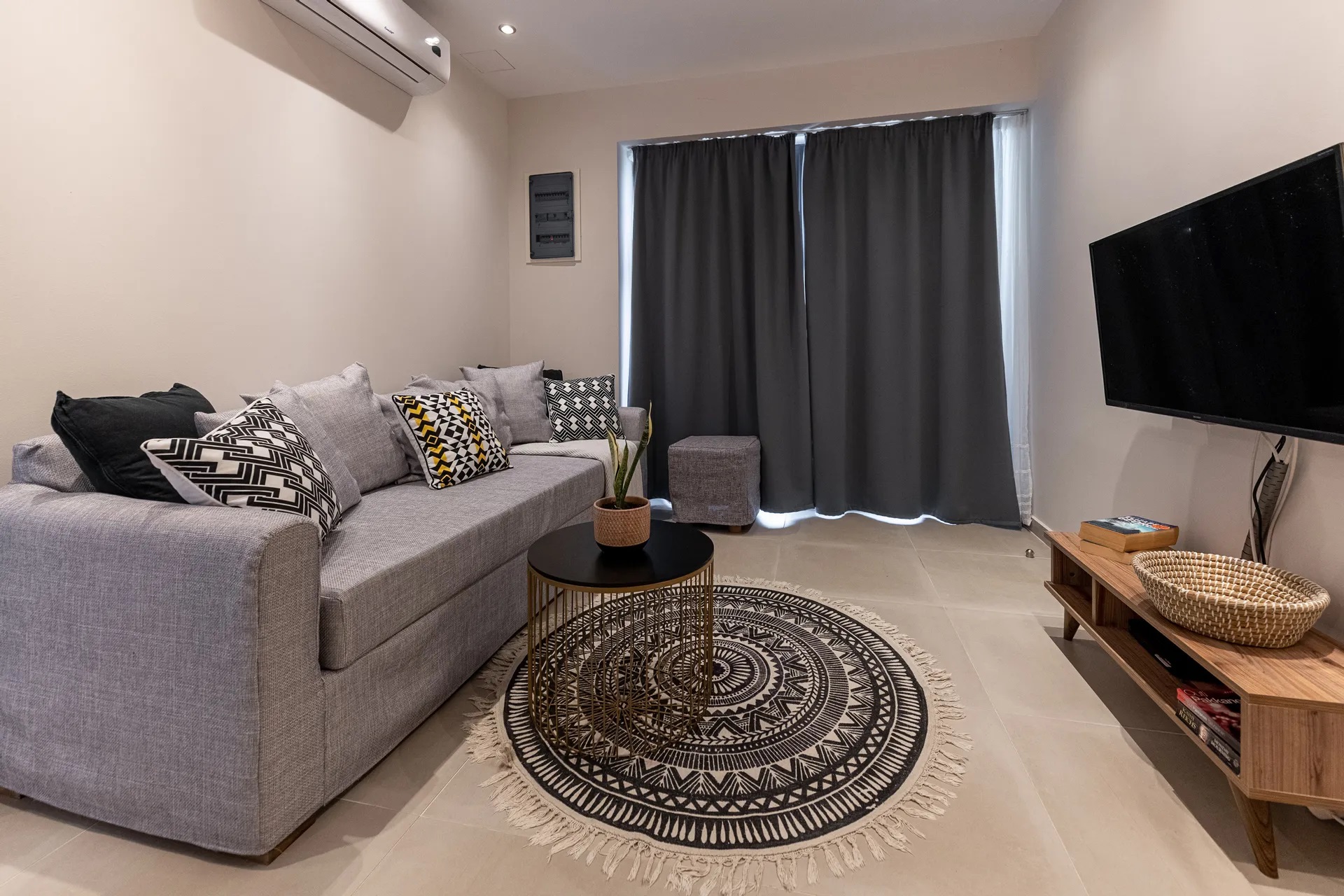 Skiathos Gea Villas-Suite White Gea dnevna soba.jpg