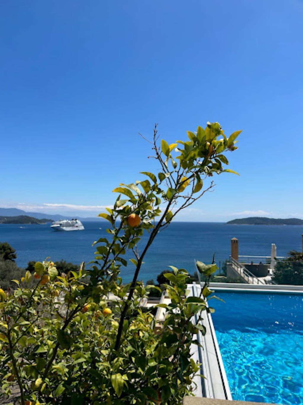 Golden King Villas-bazen.jpg