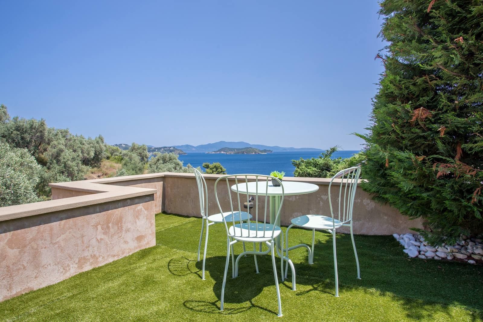 Golden King Villas-bašta.jpg