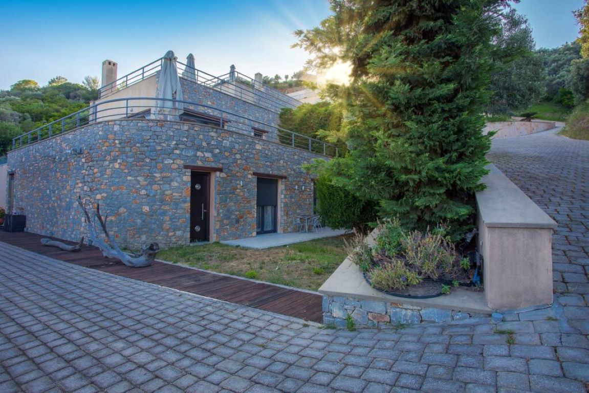 Golden King Villas-dvorište.jpg