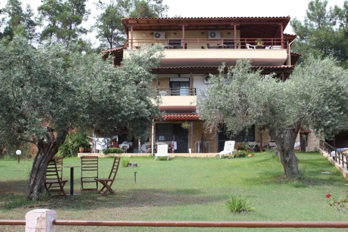 Bambola Hotel-Dvoriste hotela.jpg