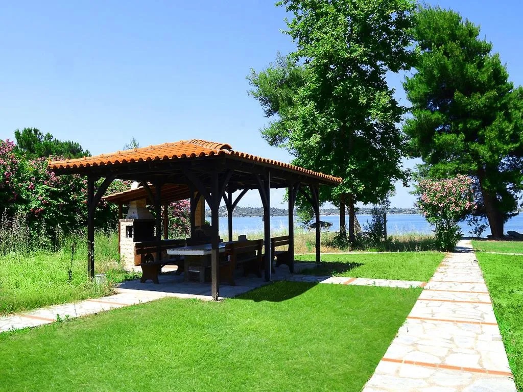 Vourvouru Villas-Lefko vila prostor za pravljenje rostilja.jpg
