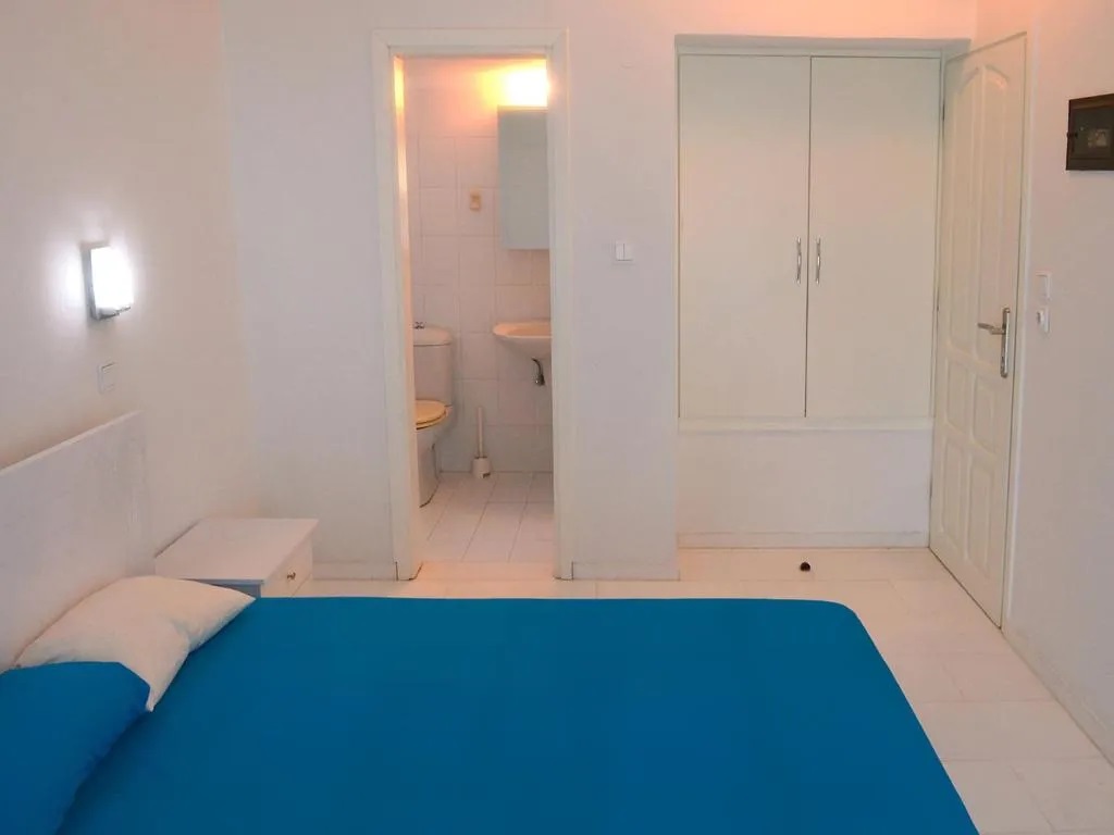 Vourvouru Villas-Lefko vila spavaca soba.jpg