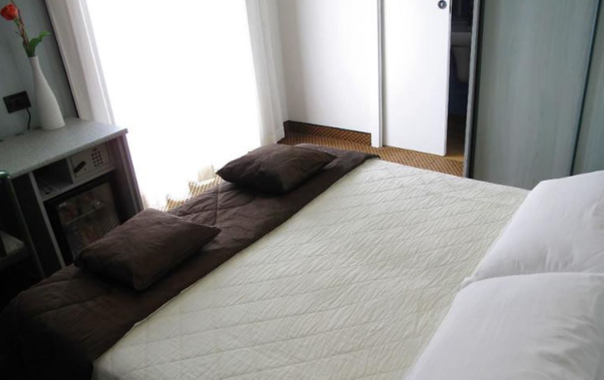 Hotel Principe di Piemonte-Standardna soba.jpg