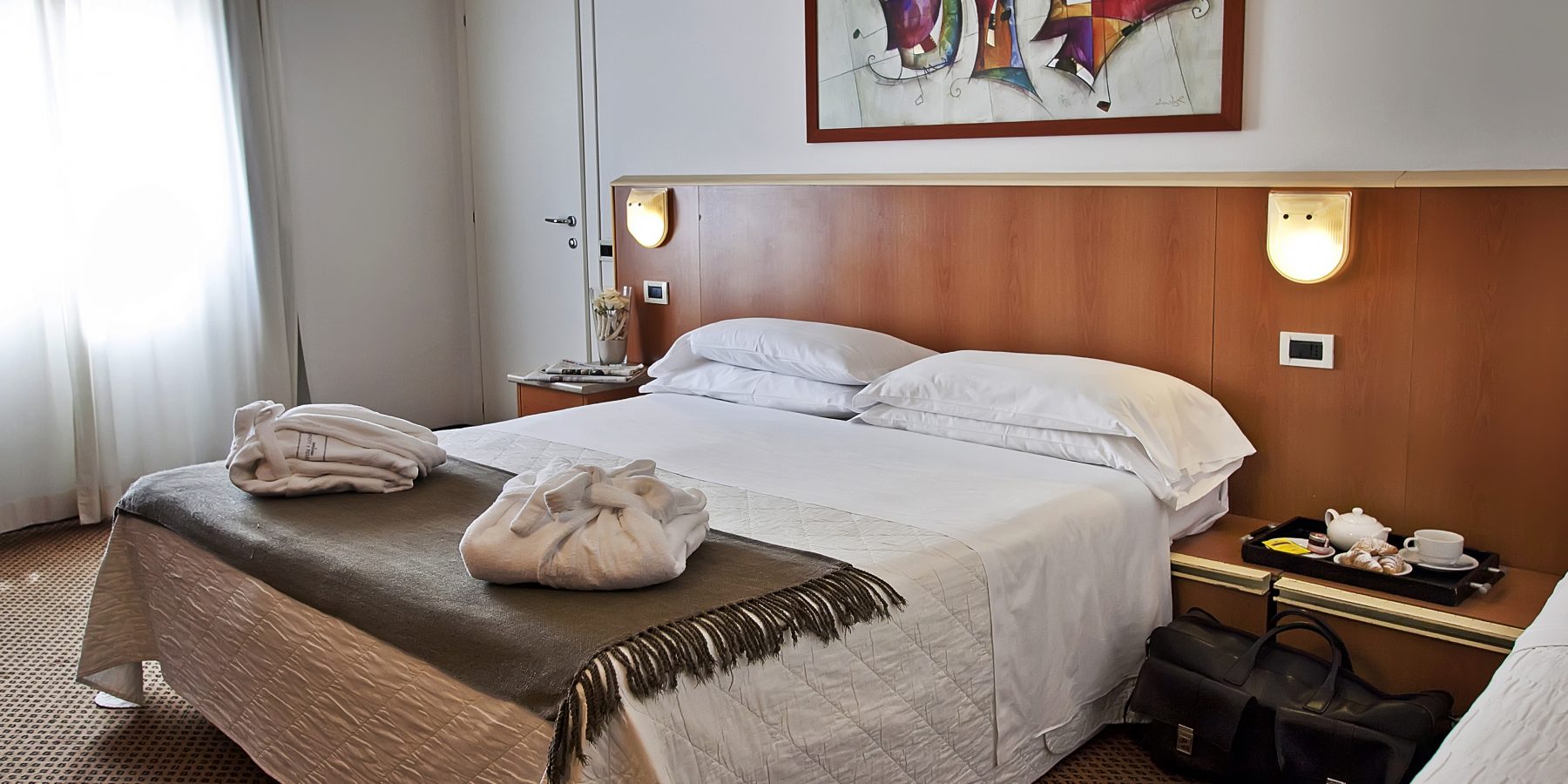 Hotel Principe di Piemonte-Superior trokrevetna soba.jpg