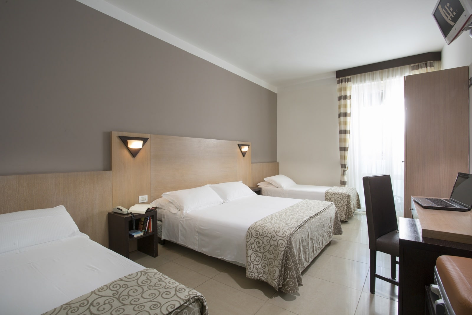 Hotel Calypso-Cetvorokrevetna soba.jpg