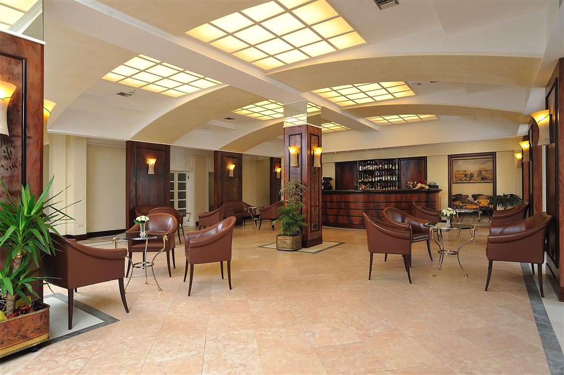 Hotel De France-Lobby.jpg
