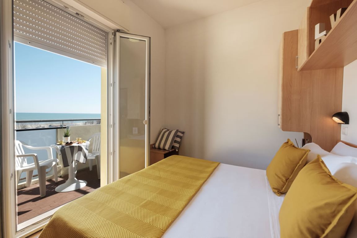 Hotel Oceanic-Standardna soba pogled more.jpg