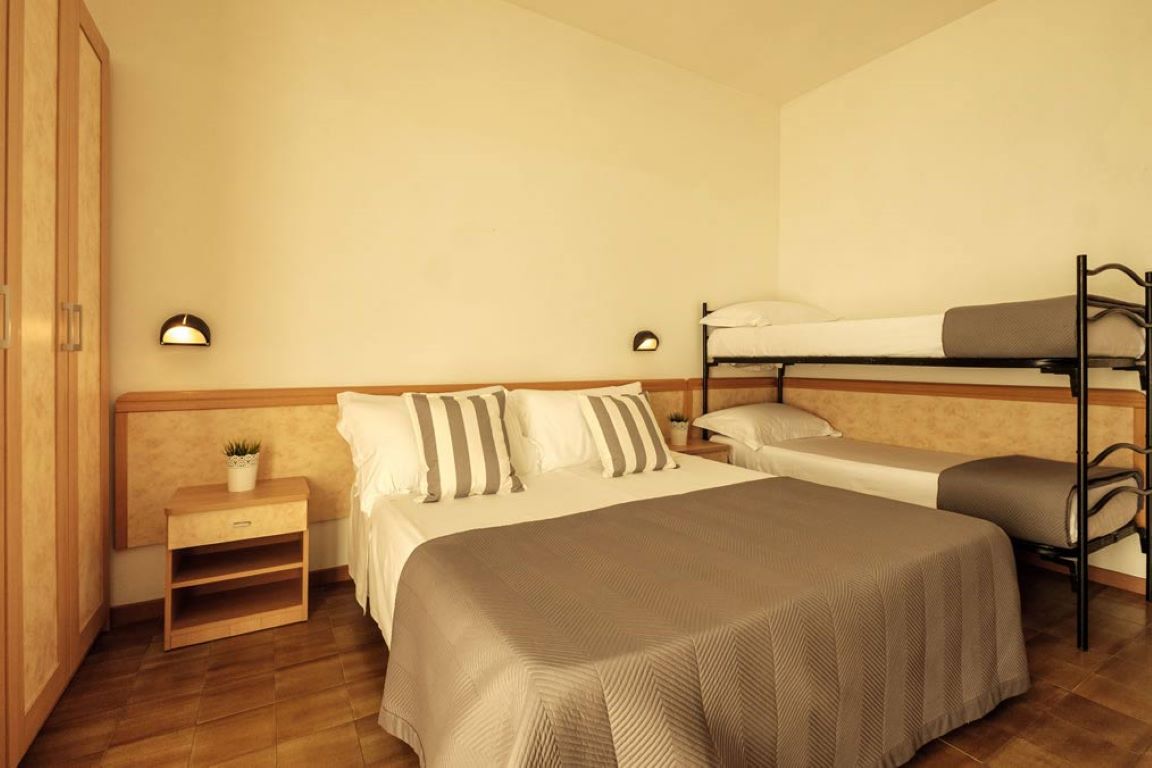 Oceanic Hotel-Cetvorokrevetna soba.jpg