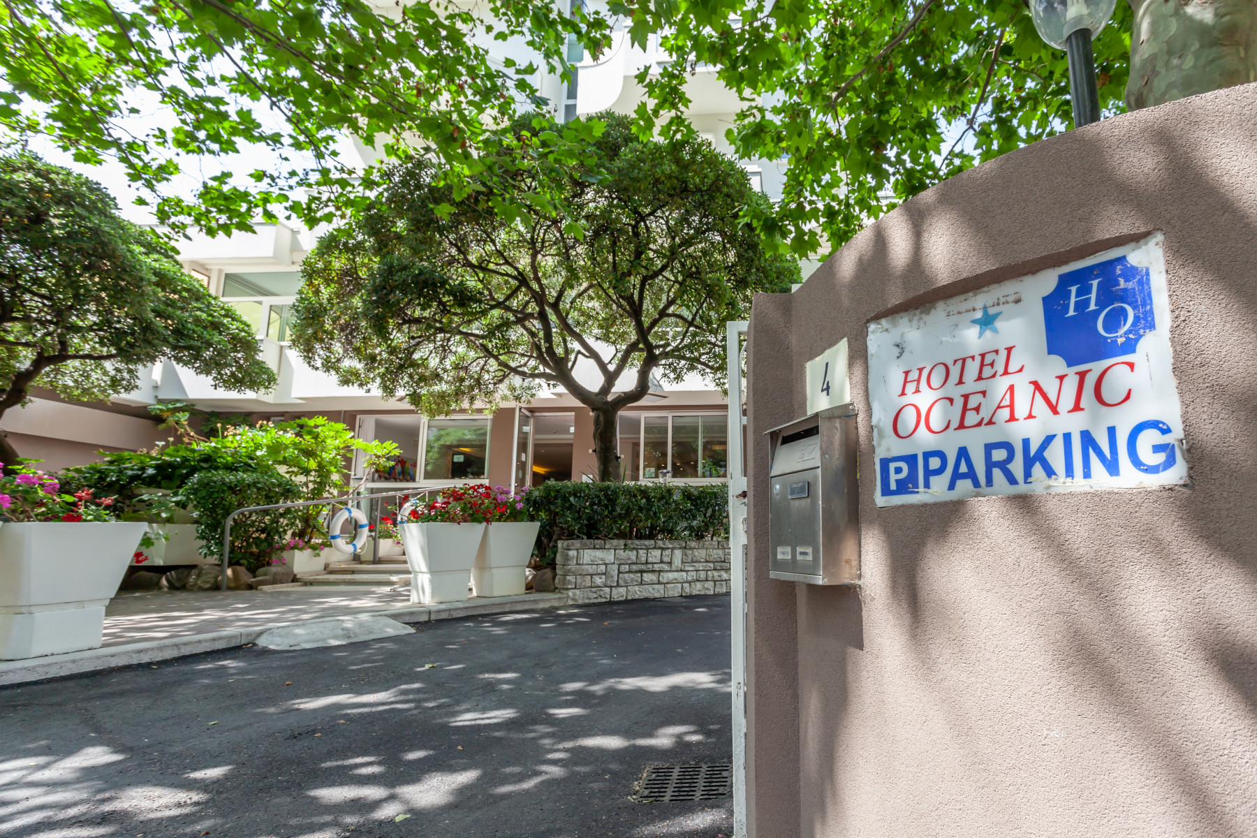 Oceanic Hotel-Prilaz hotelu.jpg