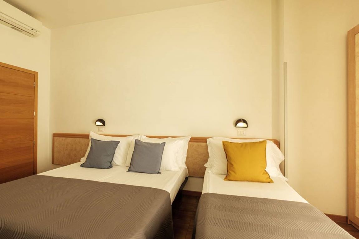 Oceanic Hotel-Trokrevetna soba.jpg