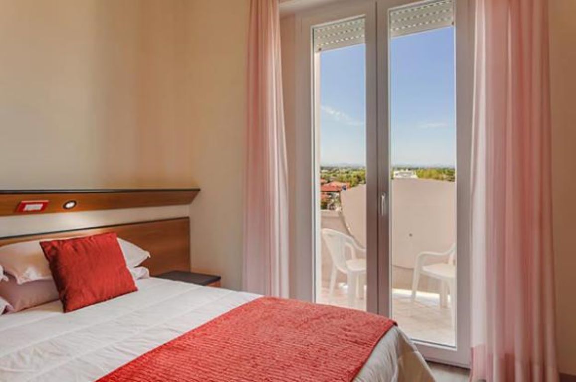 Hotel El Cid Campeador-Standardna soba.jpg