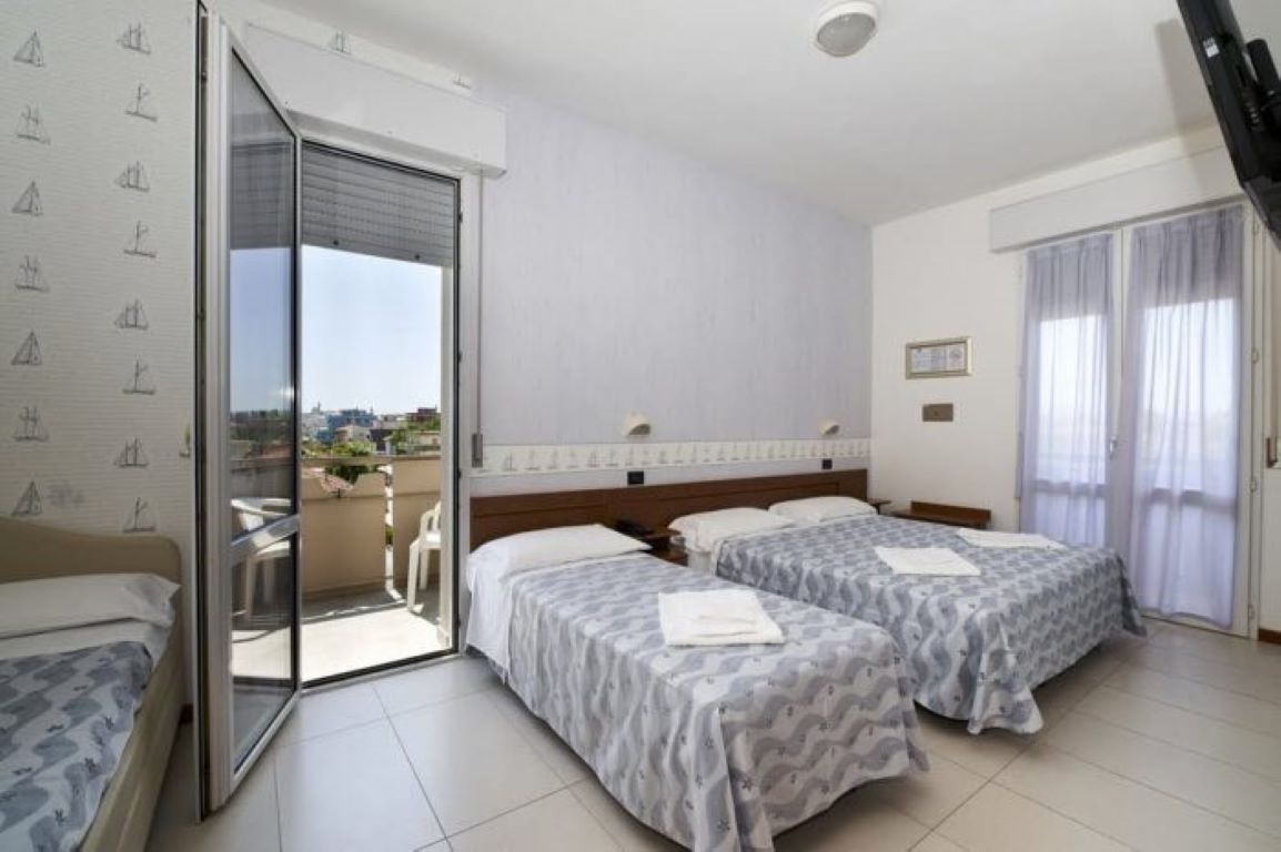Hotel Atlantica Spiaggia-Cetvorokrevetna soba.jpg
