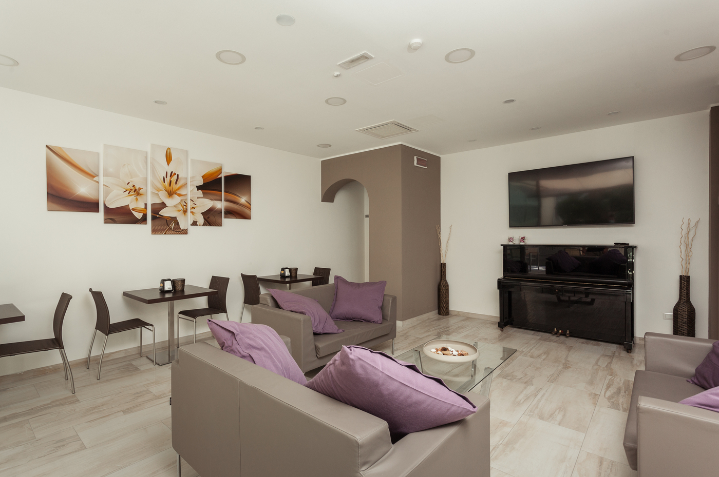 Gioia Hotel-Lobby.jpg