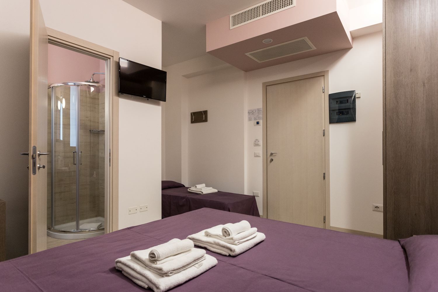 Hotel Gioia-Econony trokrevetna soba.jpg