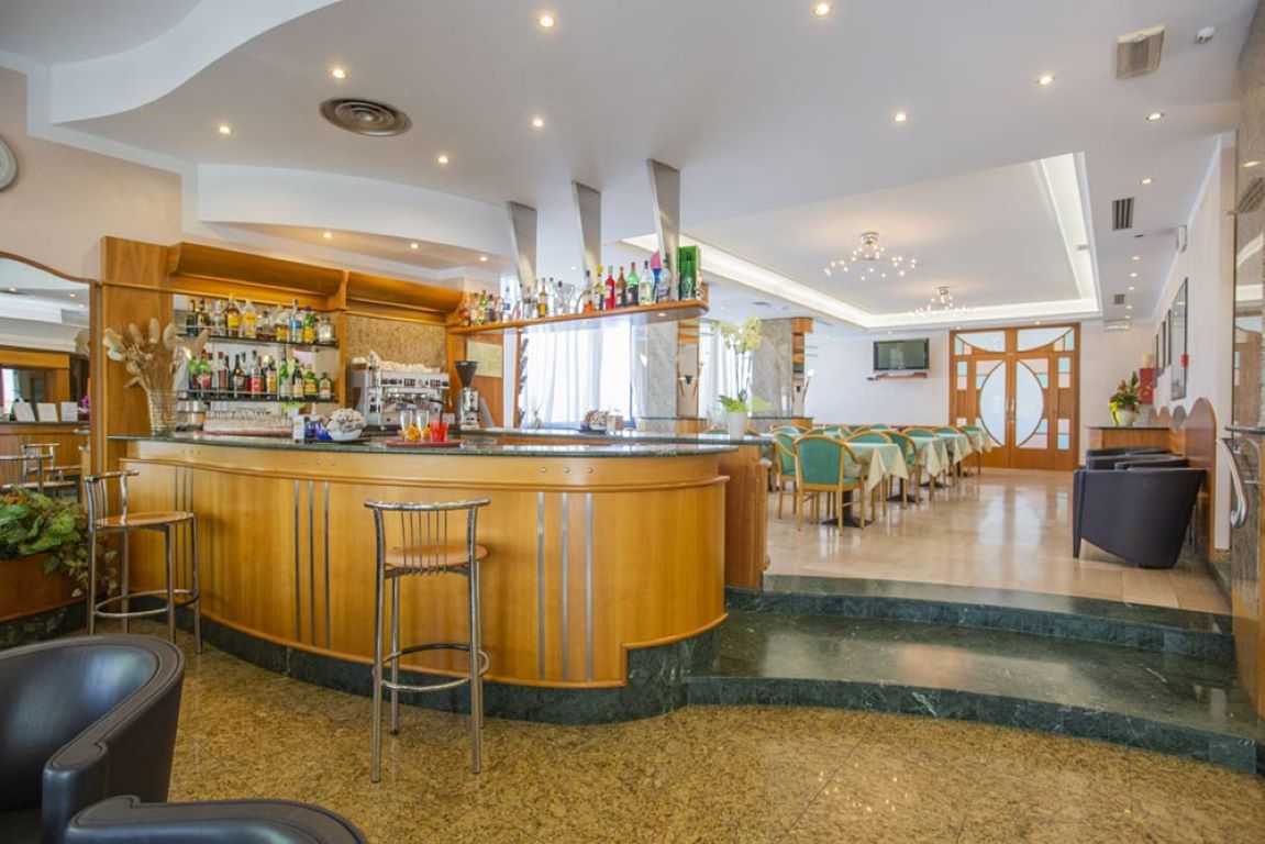 Hotel Metropole-Bar.jpg