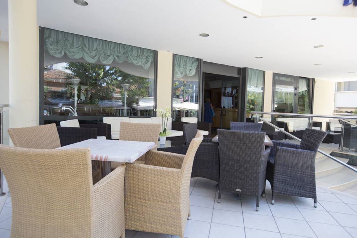 Metropole Hotel-Terasa.jpg