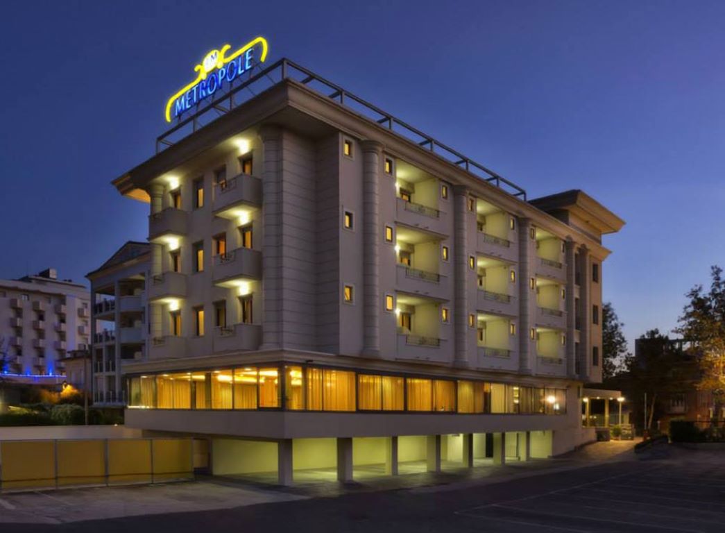 Metropole Hotel-Zgrada hotela.jpg