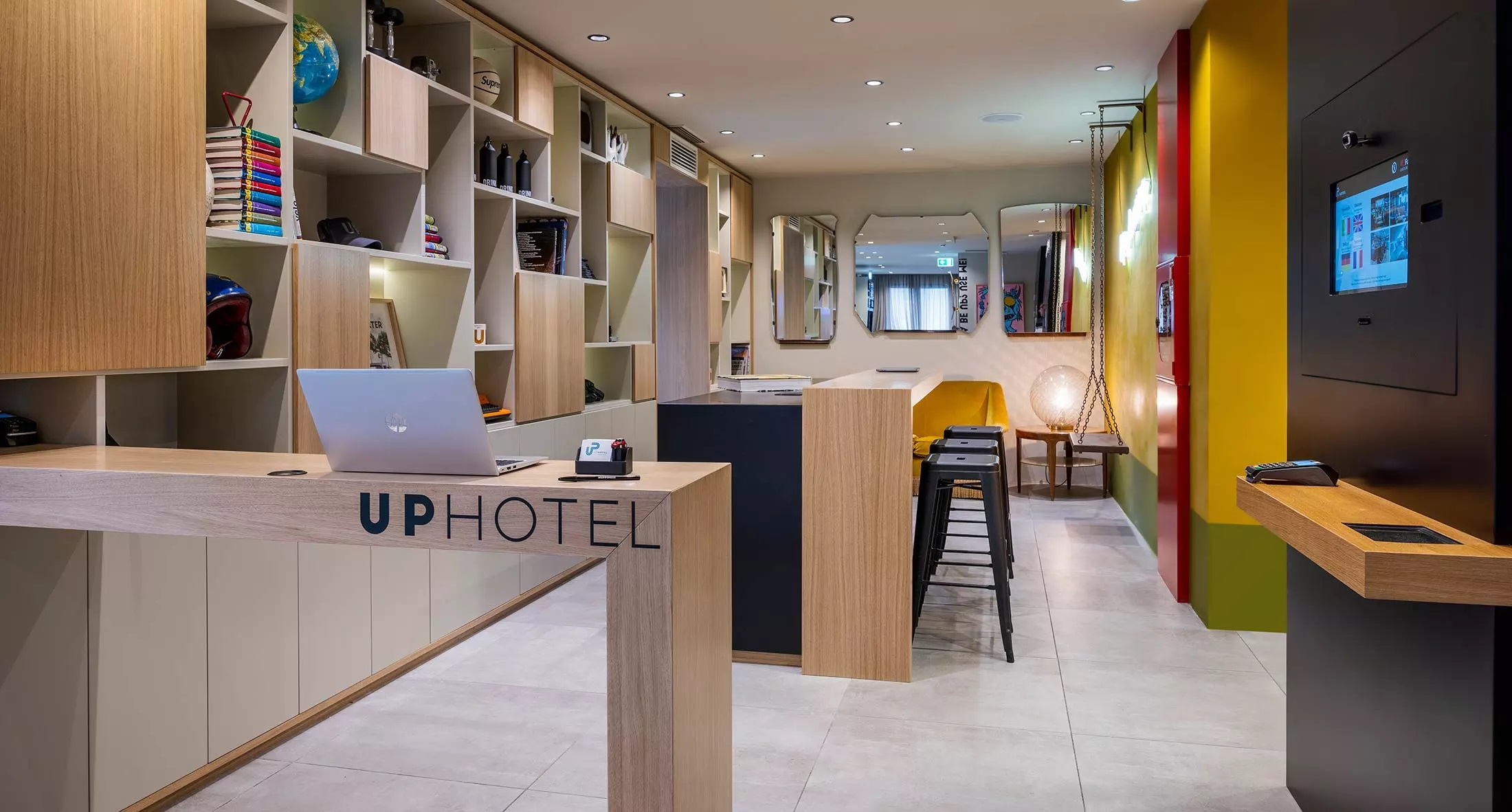 Up Hotel-Recepcija.jpg