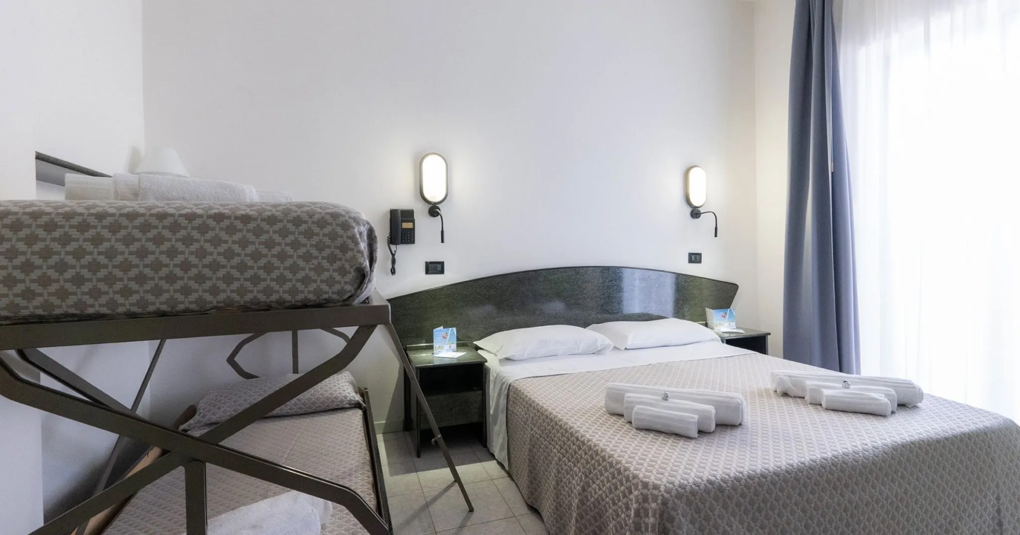 Hotel Nobel-Comfort cetvorokrevetna soba.jpg