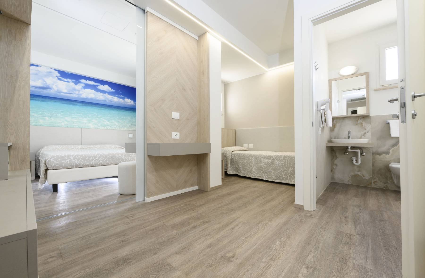 Harmony Hotel-Deluxe trokrevetni suite.jpg