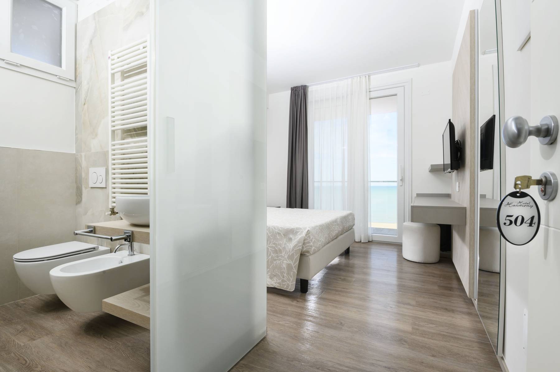 Hotel Harmony-Deluxe suite.jpg