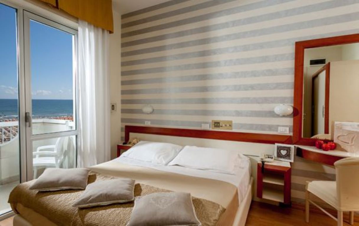 Aristeo Hotel-Standardna soba pogled more.jpg