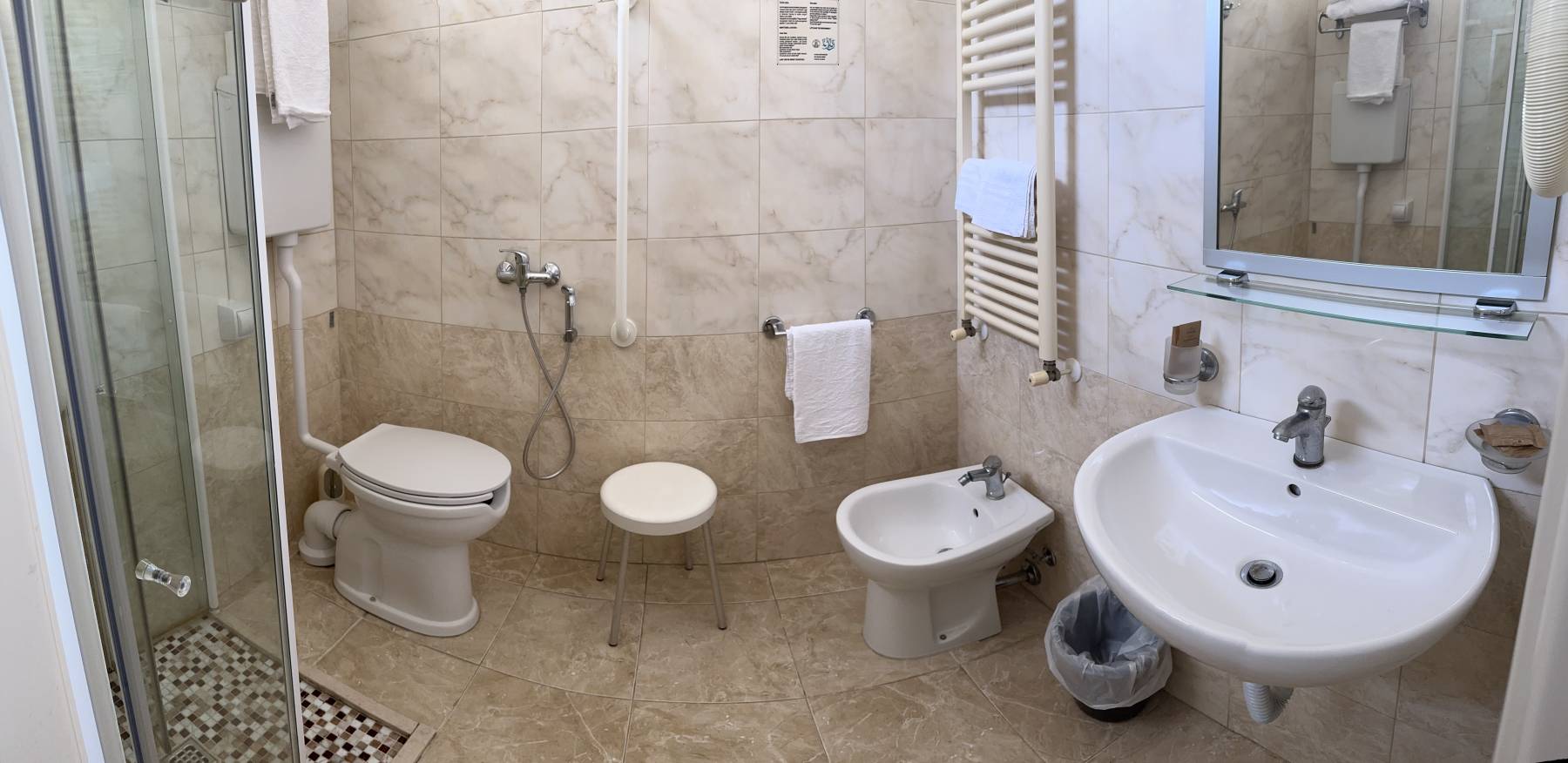 Morolli Hotel-Kupatilo.jpg