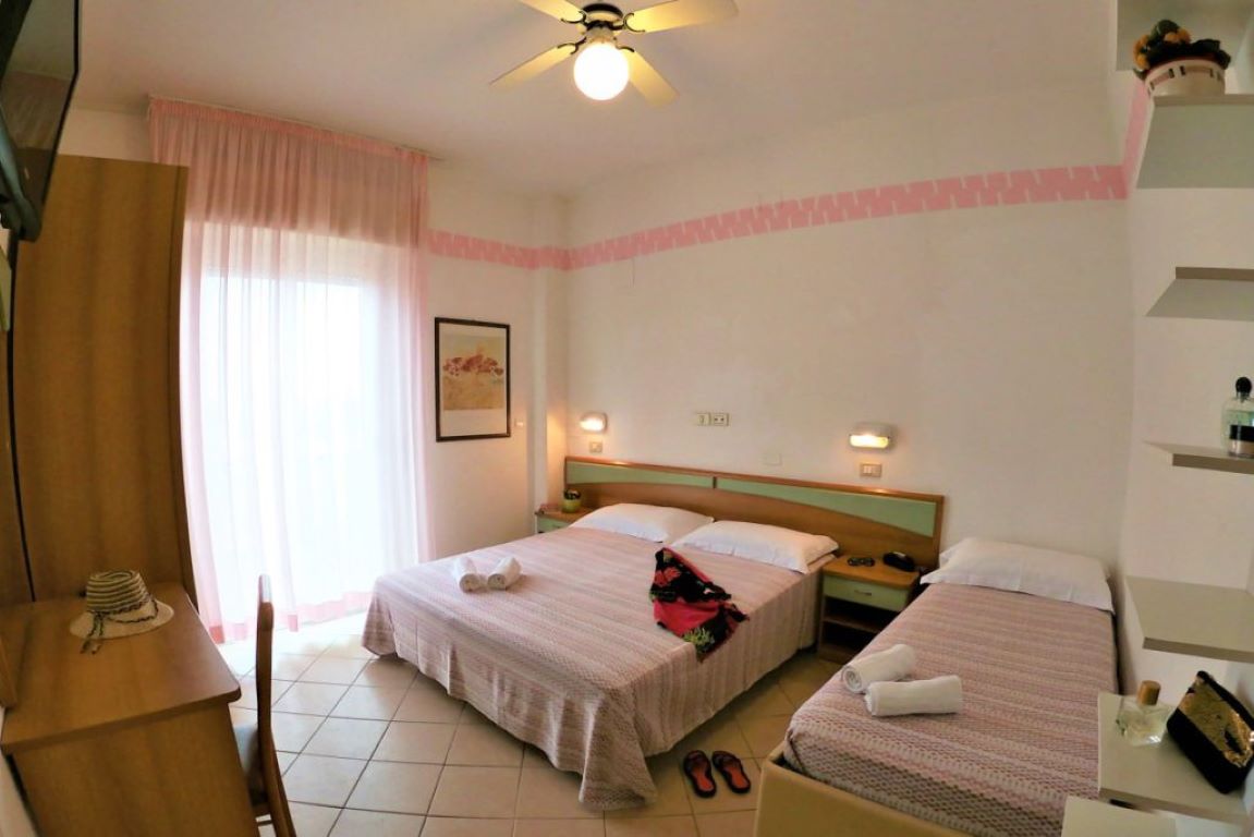 Hotel Holland-Economy soba.jpg