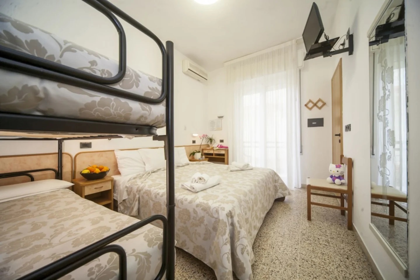 Zurigo Hotel-Cetvorokrevetna soba.jpg
