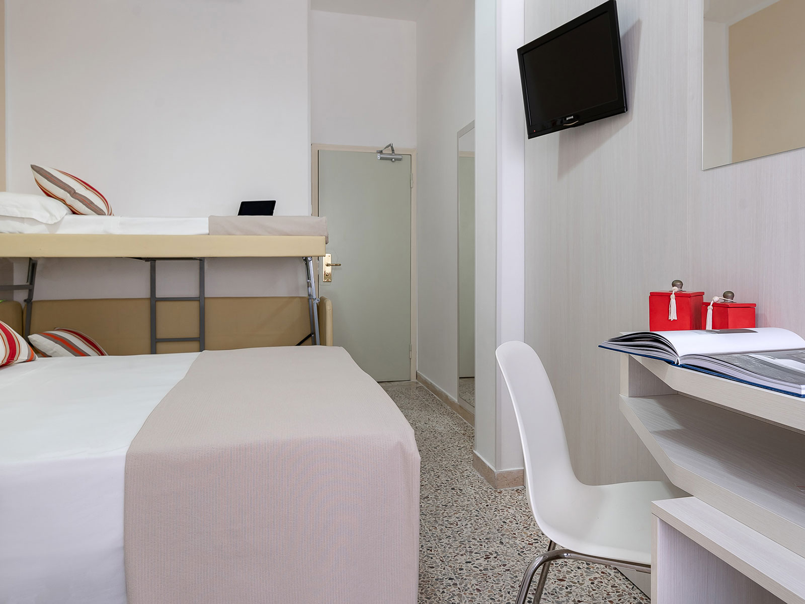 Maria Serena Hotel-Comfort cetvorokrevetna soba.jpg