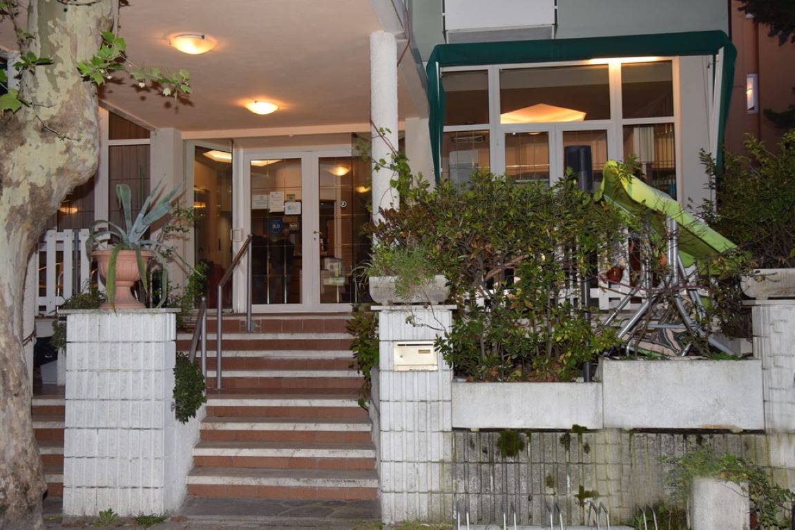Bamby Hotel-Ulaz u hotel.jpg