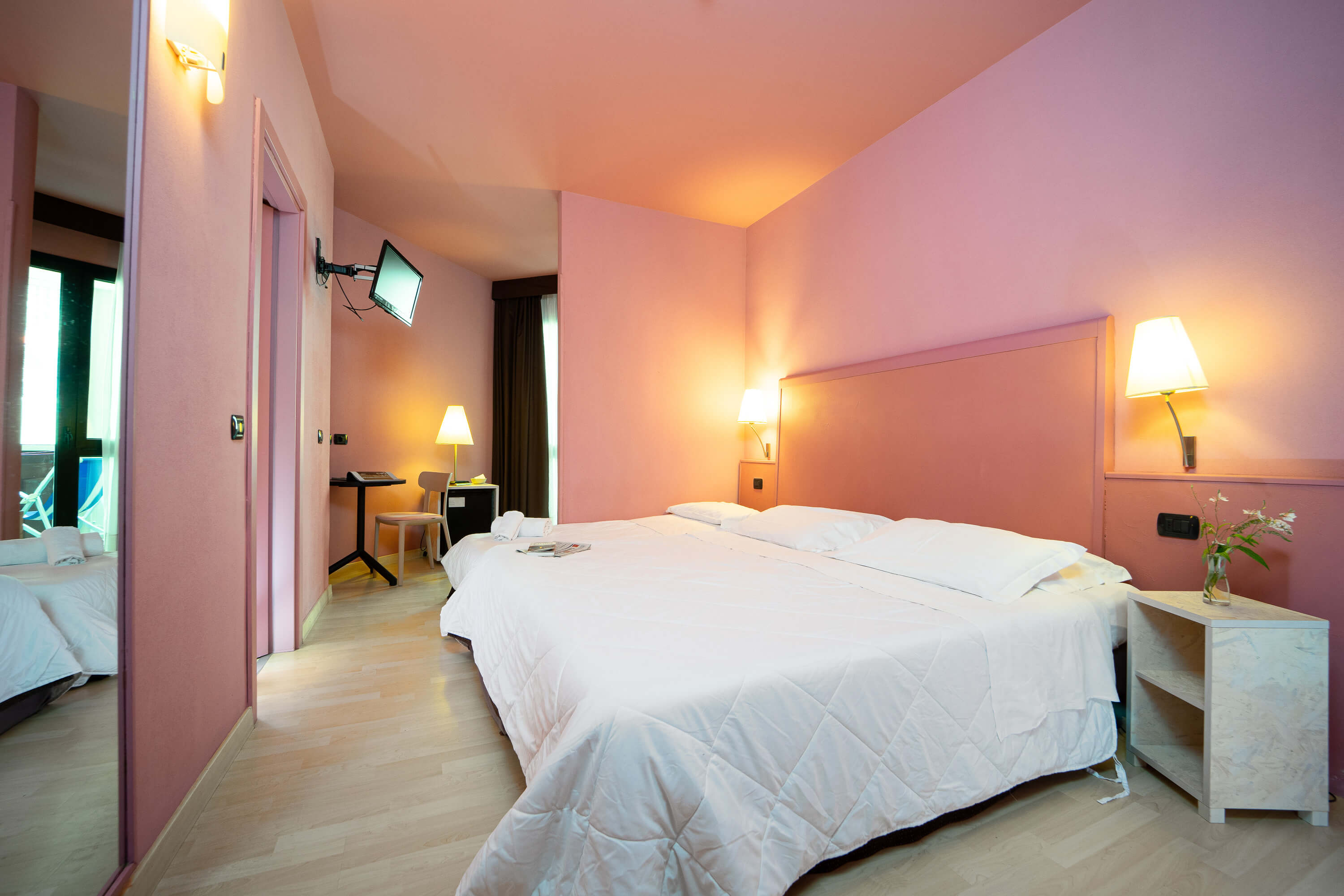 Hotel Corallo Rimini-Economy trokrevetna soba.jpg