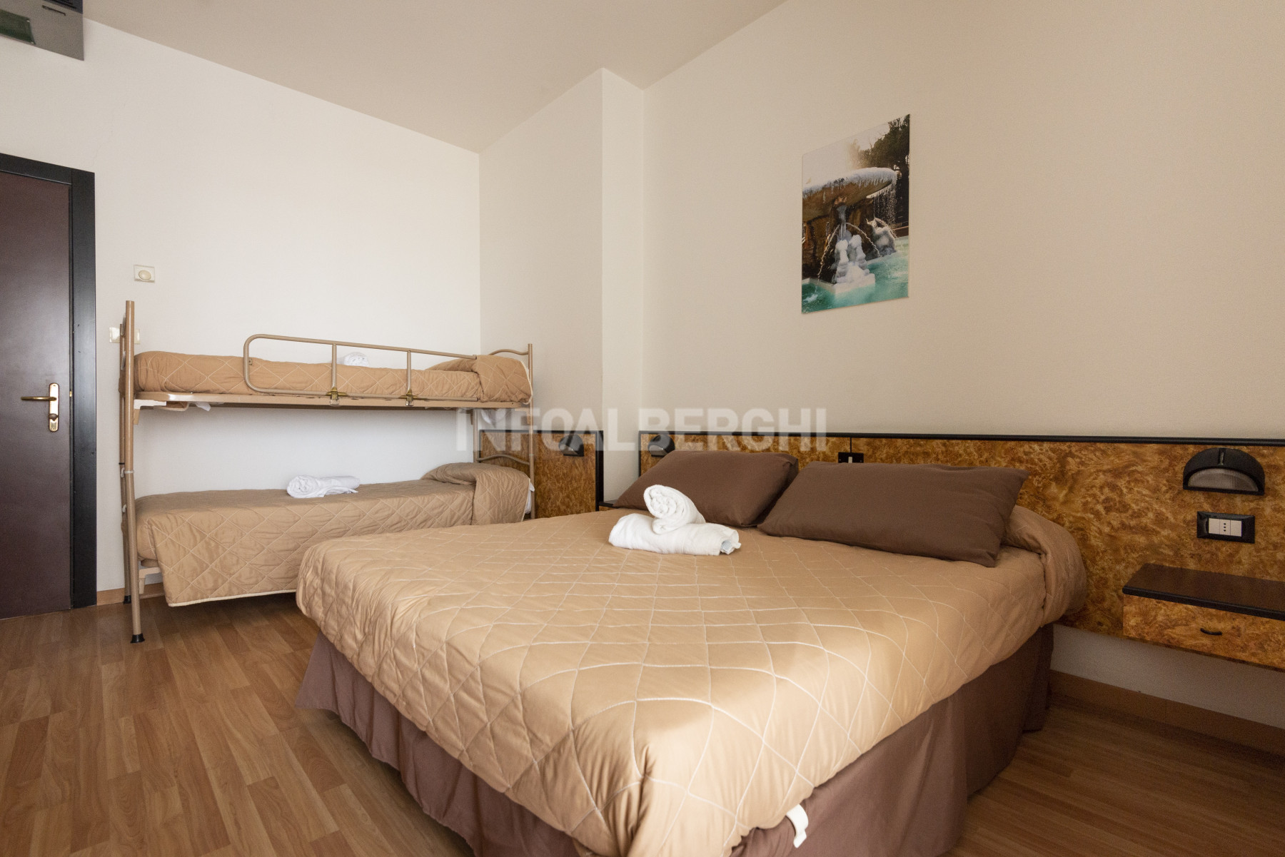 Avila In Hotel-Cetvorokrevetna soba.jpg