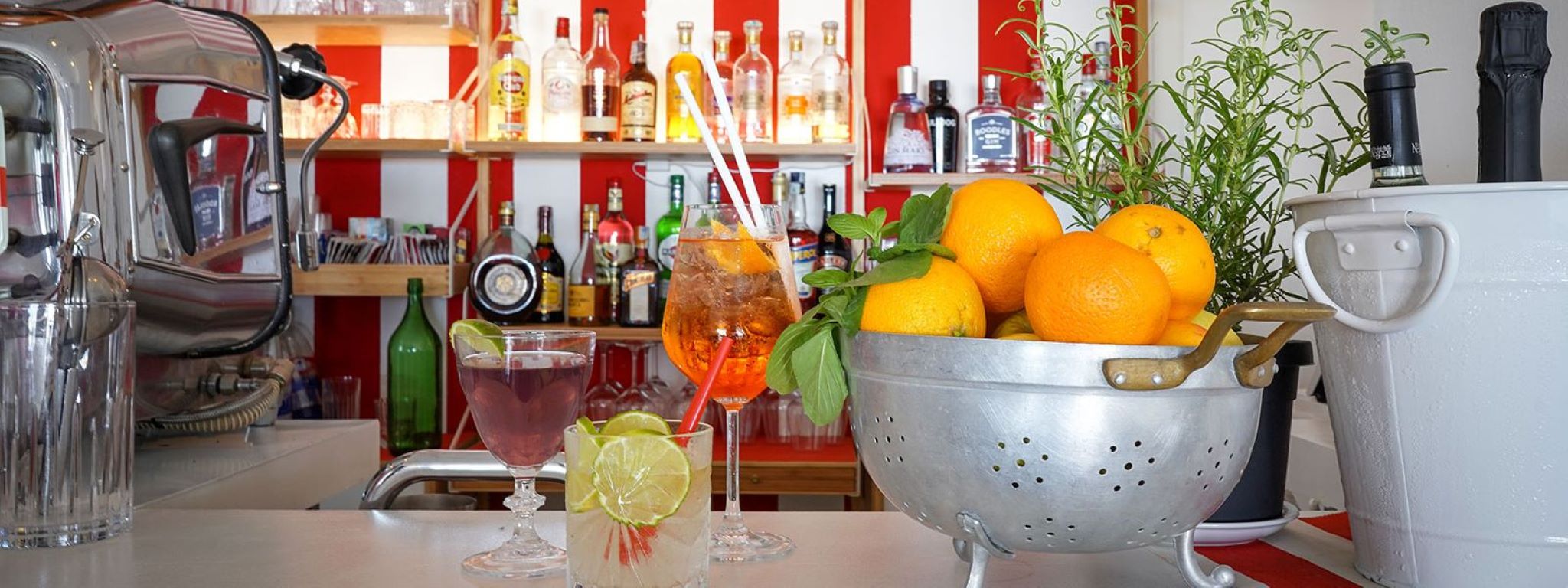 Hotel LaMorosa-Bar na plazi.jpg