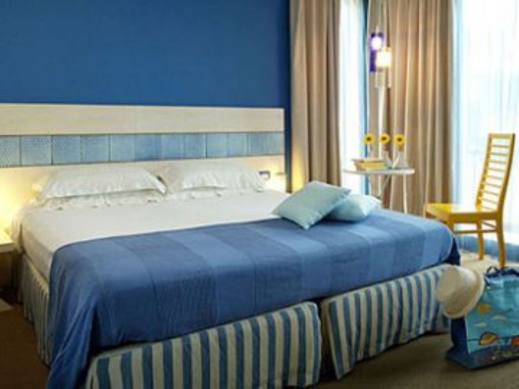 Hotel LaMorosa-Standardna soba pogled more.jpg