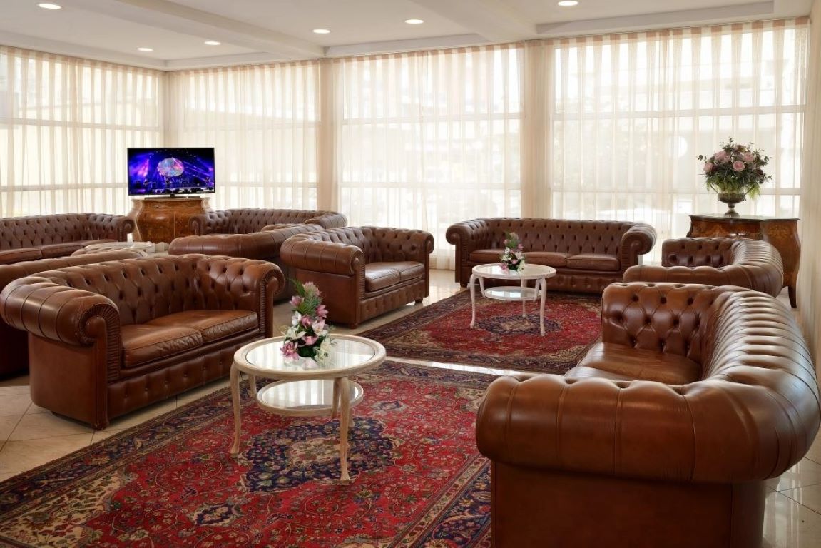 Gaston Hotel-Lobby.jpg