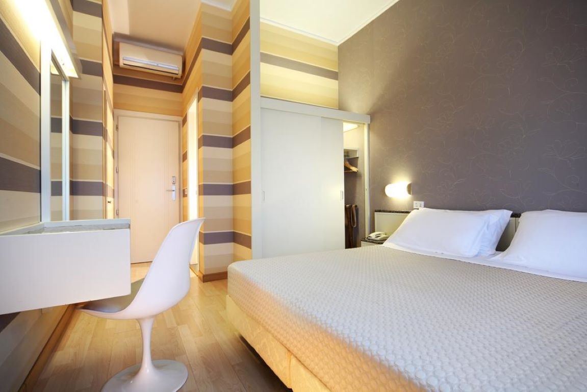 Hotel Rosabianca-Superior trokrevetna soba.jpg