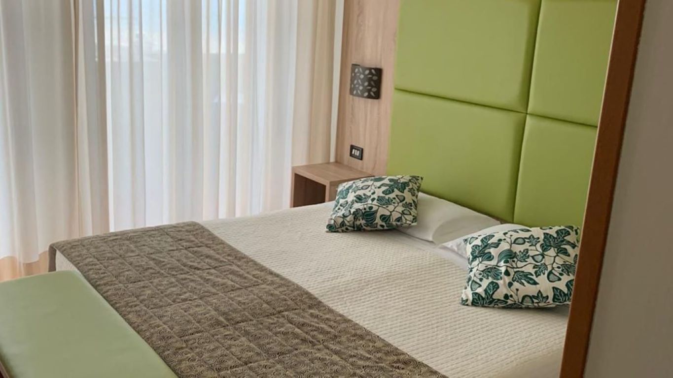 Hotel St Gregory Park-Standardna soba.jpg