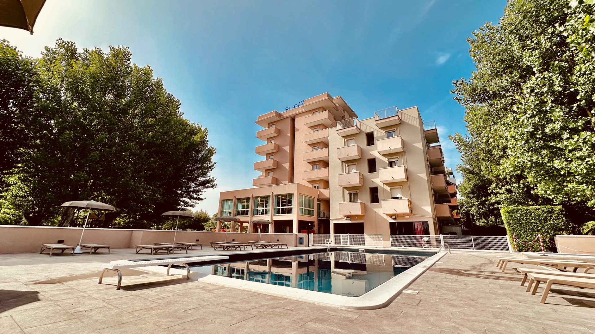 St Gregory Park Hotel-Hotel spolja.jpg