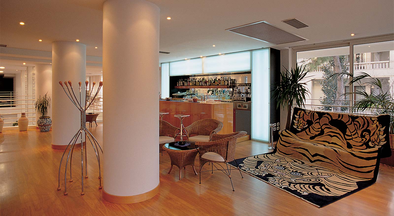 Hotel Luxor-Lobby bar.jpg