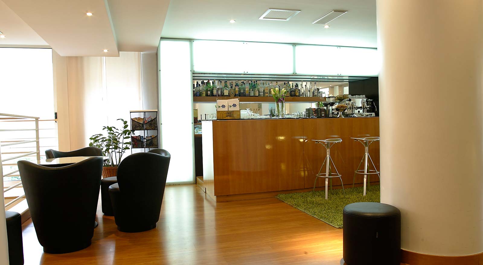 Luxor Hotel-Bar.jpg