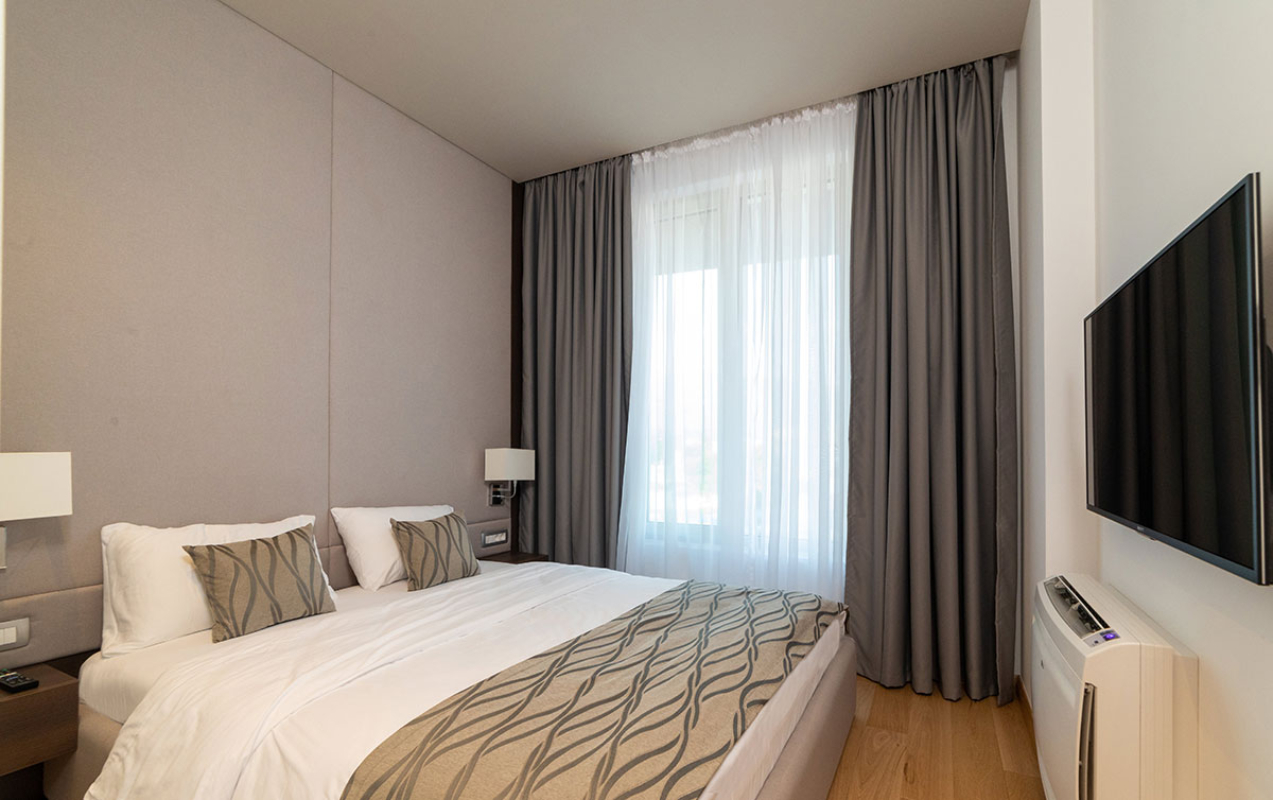 Hotel WoW jednososban apartman spavaća soba.jpg