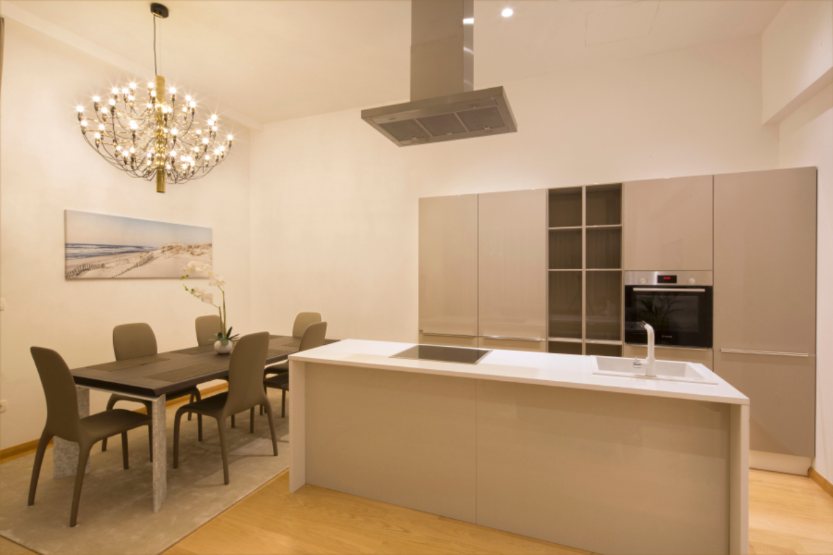 Hotel WoW lux trosoban apartman kuhinja.jpg